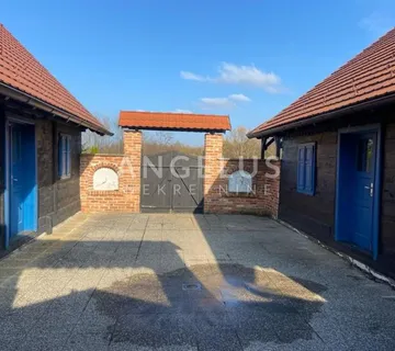 Slunj, Barilovići - autohtono imanje s hrastovim kućama, 2500m2 - cover