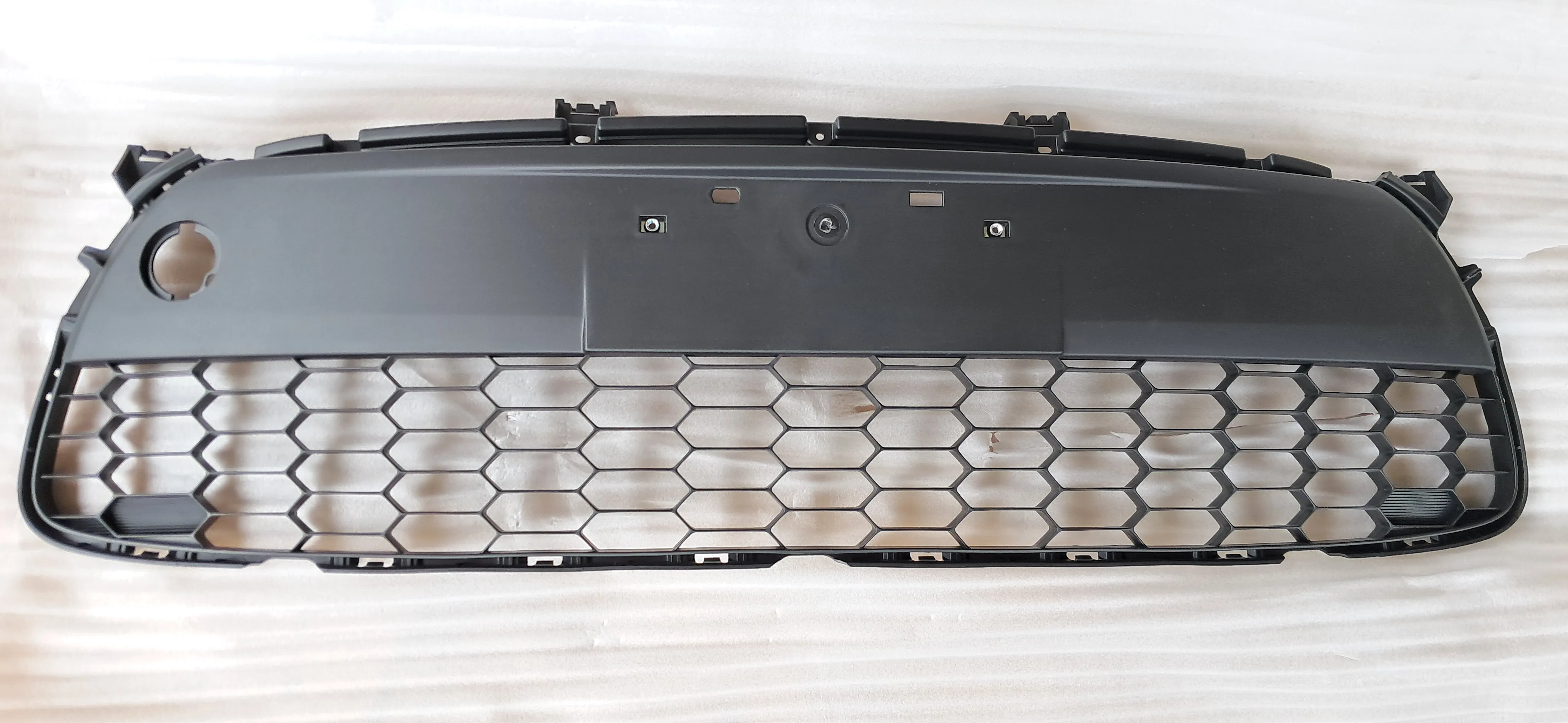 MAZDA 2 (DE) - Srednja maska prednjeg branika NOVO!!! - cover