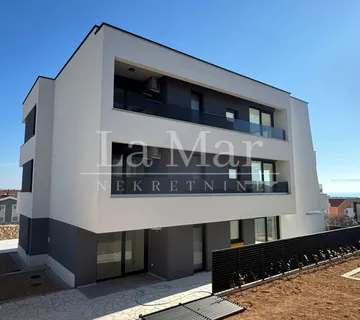 Novalja- namještena NOVOGRADNJA s pogledom na more - cover