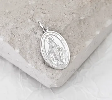 Zlatni privjesak Djevica Marija - cover