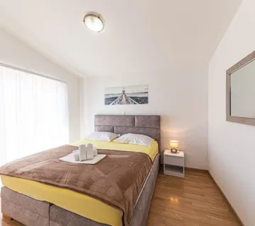 Kuća s bazenom Kaštel Lukšić, 260.00 m2 (prodaja) - Kaštel Lukšić, Kaštela