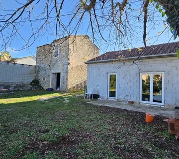 Prodaja – Dvije kamene kuće s dvorištem i pogledom na more, okolica Poreča, Istra - cover