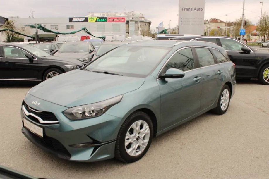 Kia Ceed SW 1.5 T-GDi AUTOMATIK *NAVIGACIJA, KAMERA* - cover
