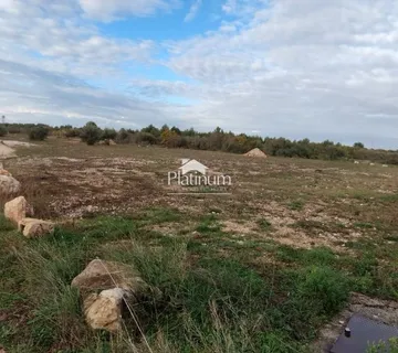 Istra,Peroj parcela s potencijalom - cover