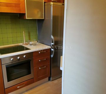 CENTAR -stan 79.79m2 ,3s+db ,treći kat - cover