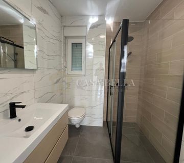 Crikvenica: 2S+DB u novogradnji s parkingom, 150m od mora - cover