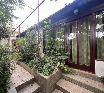 Novi Vinodolski - Kuća sa okućnicom i garažom na odličnoj lokaciji - cover
