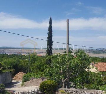 Jadranovo, kuća s 3 apartmana, okućnica, parking - cover