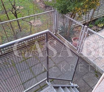 Zagreb, Gajnice, 60m2, plus vrt i garaža! - cover
