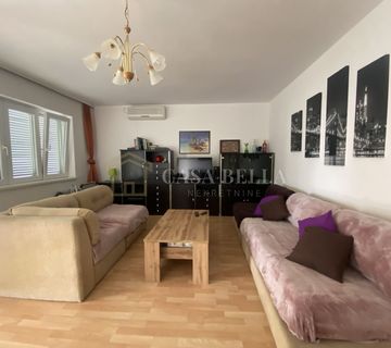 Crikvenica, apartman s terasom i parkingom - cover