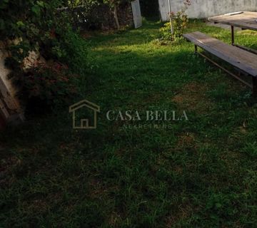 Jadranovo, kuća s 3 apartmana, okućnica, parking - cover