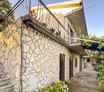  Kuća sa velikom okućnicom u zaleđu Novog Vinodolskog - cover