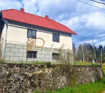 Samostojeća kuća s pomoćnim objektima u Prezidu - cover