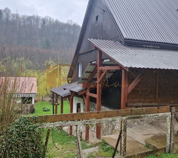 Samostojeća kuća uz rijeku u Gorskom kotaru - Mir i zvuk šuma vode - cover
