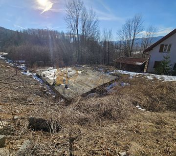 Građevinsko zemljište s temeljnom pločom - 2000m2 - cover