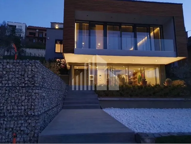 Gračani, luksuzna obiteljska kuća, 3SB, arhitektonski uređeno - cover