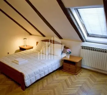 Centar, dvoetažan stan s velikom terasom za uređenje - cover