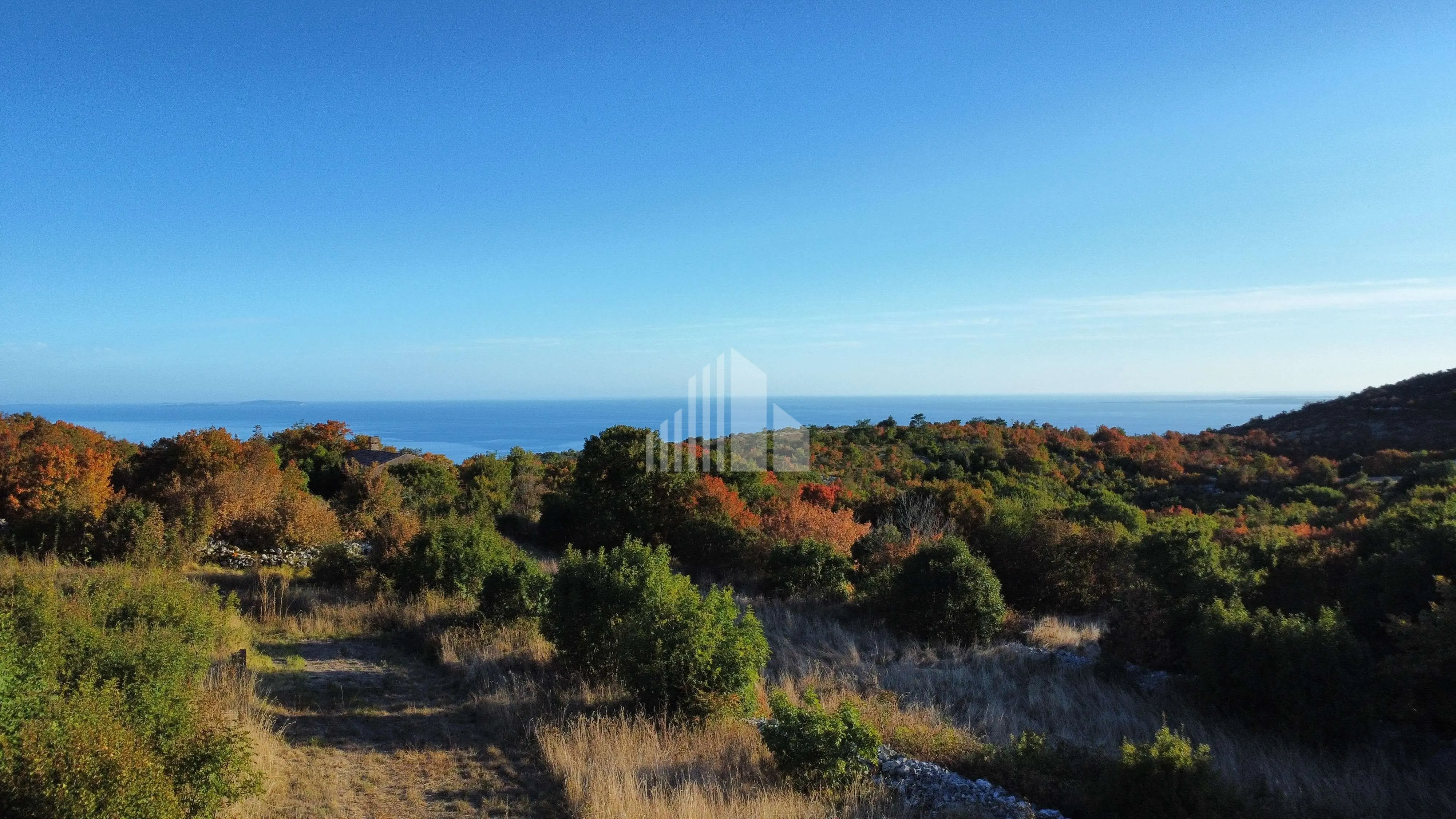 Atraktivno građevinsko zemljište s dozvolom i pogledom na more - cover