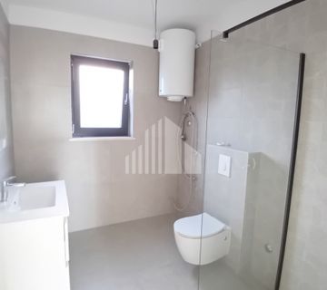 Atraktivan stan u prizemlju s vrtom 146 m2 - samo 900m od mora (prodaja) - cover