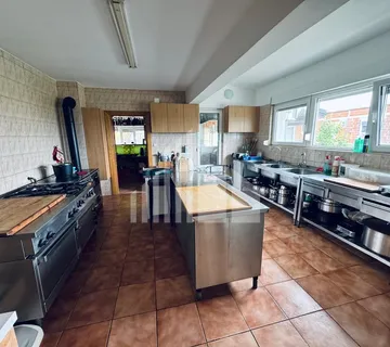 Zagreb, Drenčec, poslovno stambena kuća, 255m2, investicija - cover