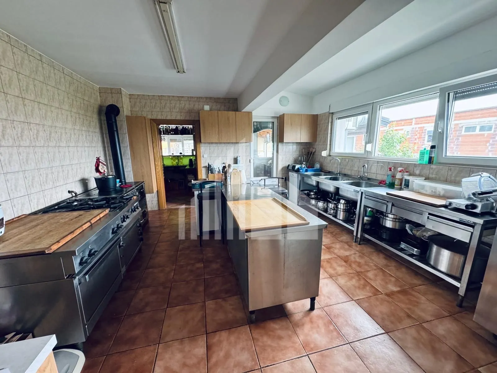 Zagreb, Drenčec, poslovno stambena kuća, 255m2, investicija - cover