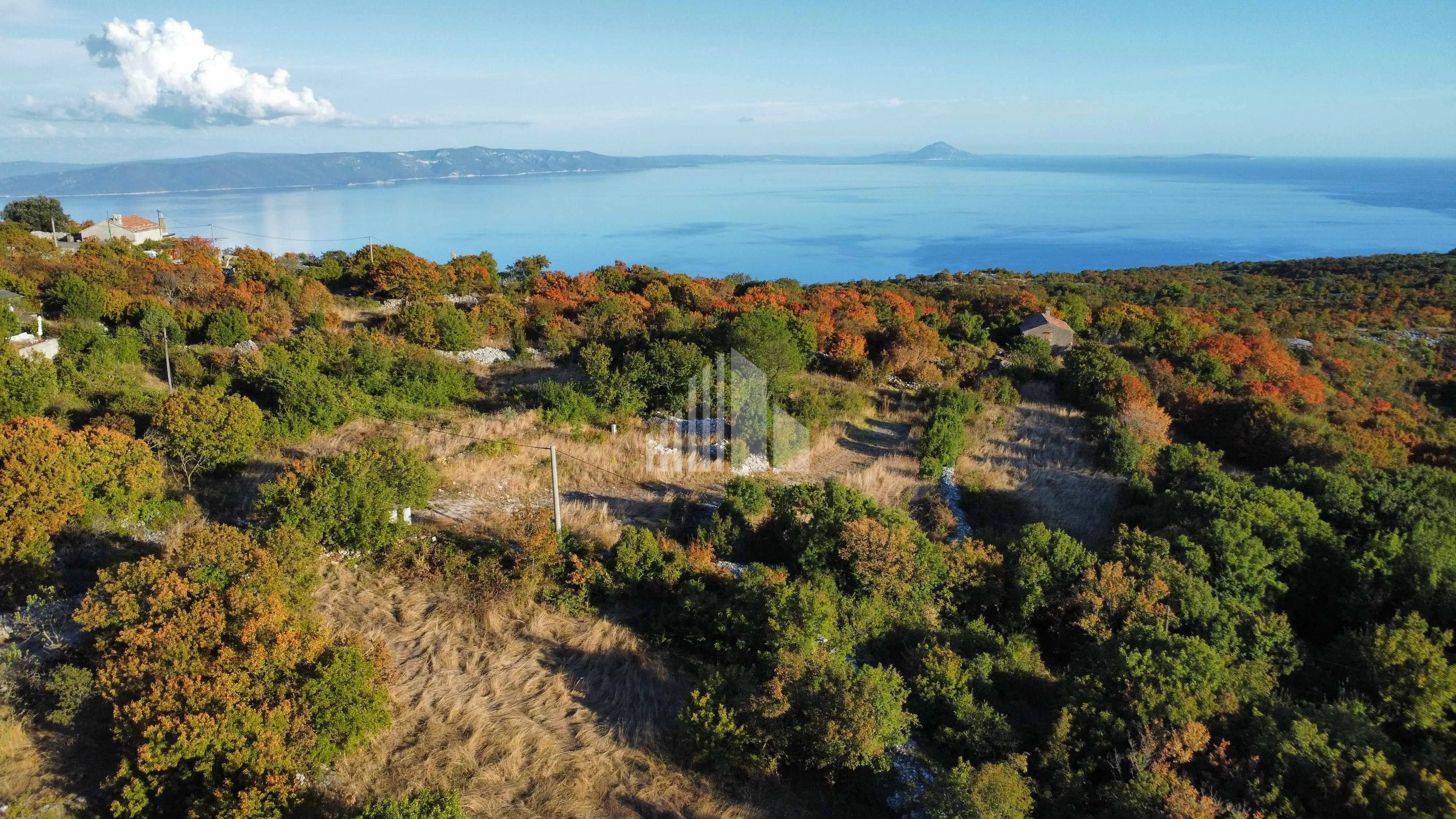Atraktivno građevinsko zemljište s dozvolom i pogledom na more - cover