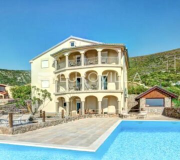 Senj, apartmanska villa 450 m2 s predivnim pogledom na more - cover