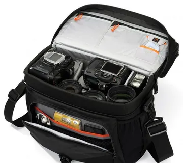 Foto Torba Lowepro Nova 200 AW II Black - cover