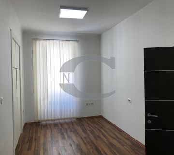 RIJEKA, KORZO, POSLOVNI PROSTOR, NAJAM, 40 M2, 470 EUR/KN! - cover