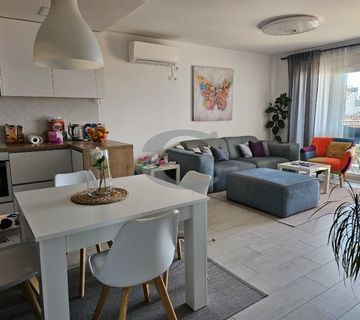 STAN, CRIKVENICA, 3S+DB, 71 M2 + GARAŽA - cover