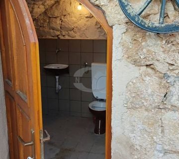 KUĆA U NIZU, CRIKVENICA, 135 M2 + OKUĆNICA - cover