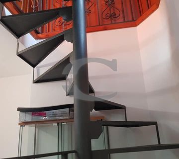 MATULJI, RENOVIRANA KUĆA, 160 M2, VELIKA TERASA! - cover