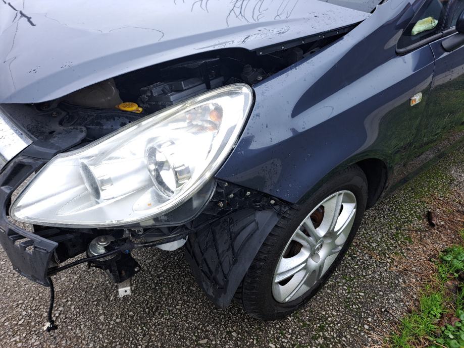 corsa-d-karambol-slika-208346044