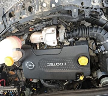 corsa D motor - cover