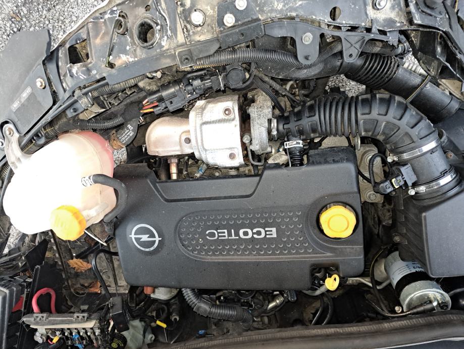 corsa-d-motor-slika-212768960