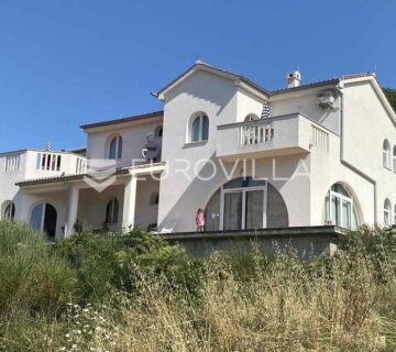 Krk, Jurandvor Baška, prekrasna villa s tri apartmana - cover