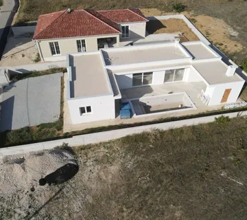 Moderna prizemna vila s bazenom – Privlaka kod Zadra (prodaja) - cover