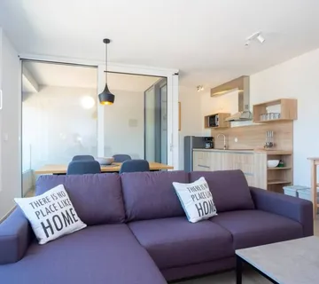 NOVIGRAD -STAN NA 1.KATU SA BAZENOM NA PRODAJI (prodaja) - cover