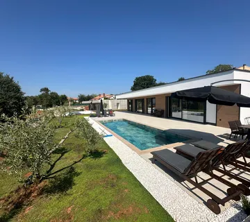 Moderna vila s bazenom na prodaju - cover
