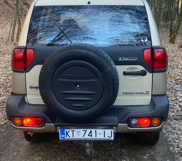 Nissan Terrano 2.7 TD - cover