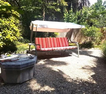 Opatija, stan, 47.80m2, 2 sobe, dvorište, vrt (prodaja) - cover