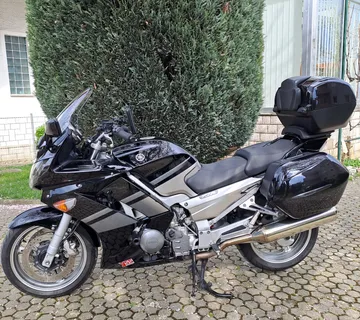 Yamaha fjr 1300 - cover