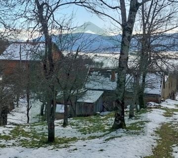 Kuća i zemljište Donji Lapac, pov. 68000 m² - cover
