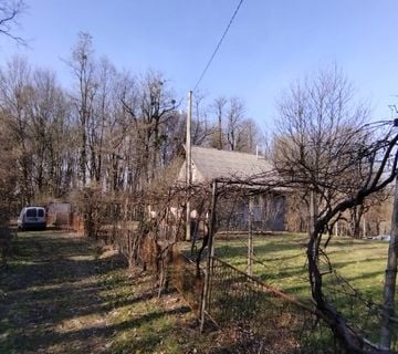 Prodajem kucu na osami 1.2 km nema susjeda prilika za dusevni mir - cover