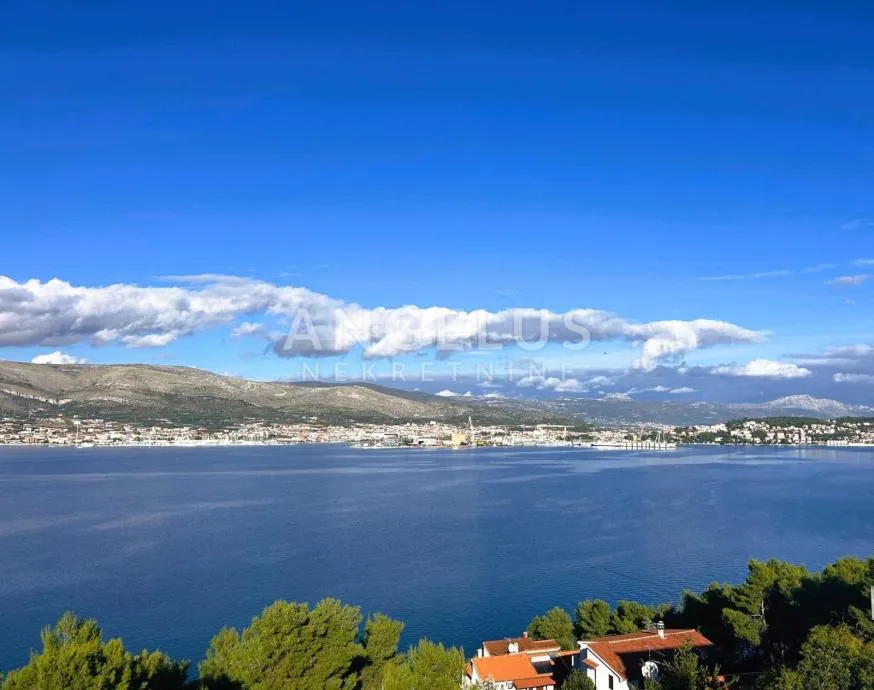 Čiovo - apartmanska kuća sa bazenom, pogled na more, 327 m2 (prodaja) - cover