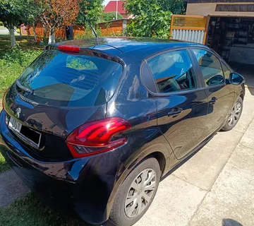 Peugeot 208 1.6 HDI - cover