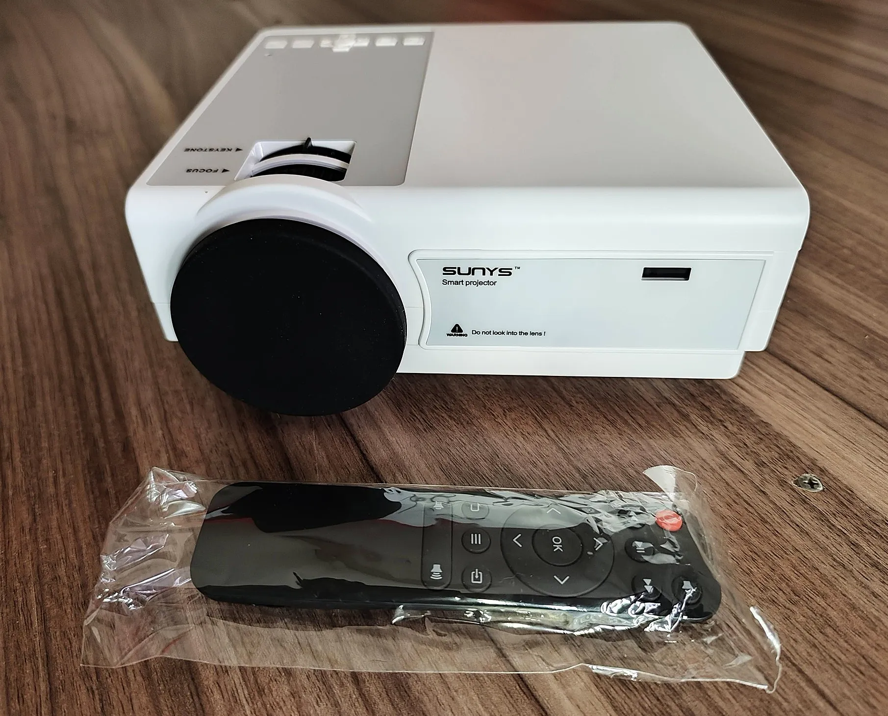 Led Projektor SUNYS rezolucija Full HD, 12000 lumena, kontrast 10000/1 - cover