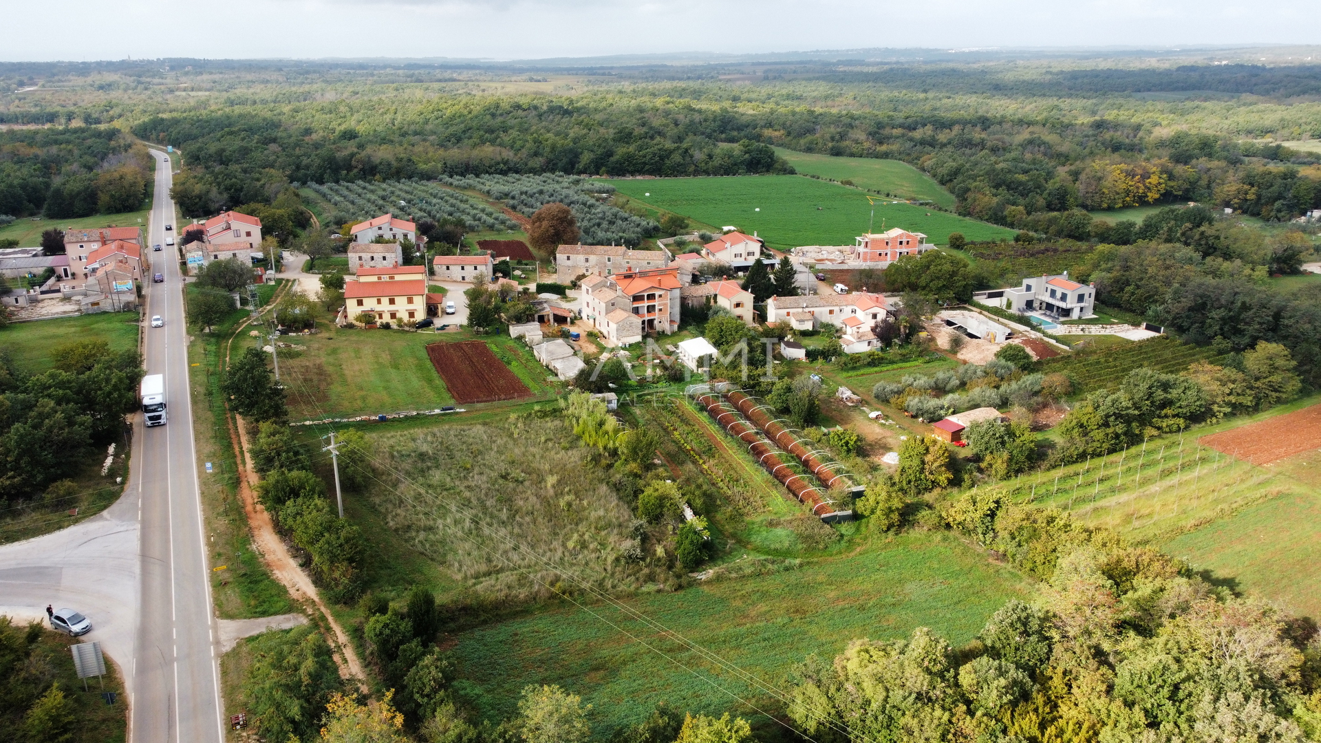 ISTRA, VIŠNJAN - GRAĐEVINSKO ZEMLJIŠTE NA ODLIČNOJ LOKACIJI - cover