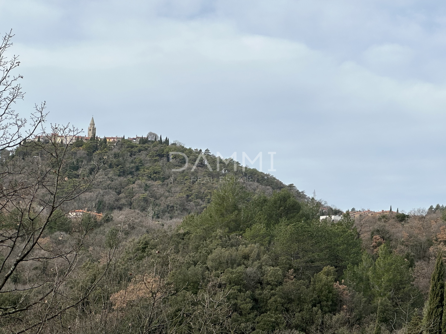 ISTRA, LABIN/RABAC Građevinsko zemljište 866 m2 s dozvolom i pogledom - cover