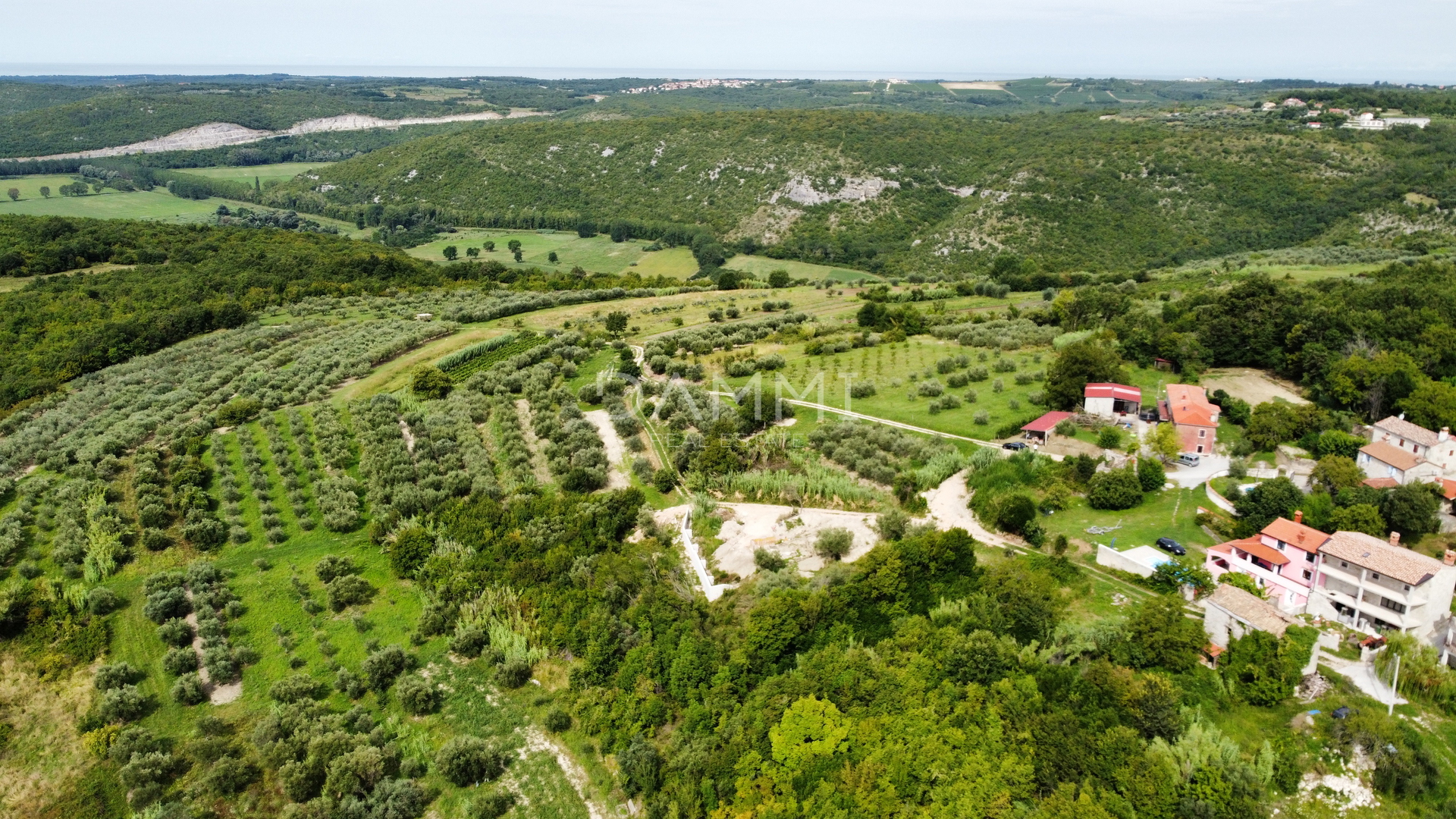 BUJE, KRASICA - Građevinsko zemljište 490m2 s prekrasnim pogledom - cover